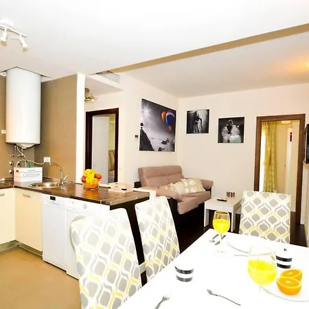 Ideal Casco Antiguo Sevilla, Goles Bajo Apartamento
